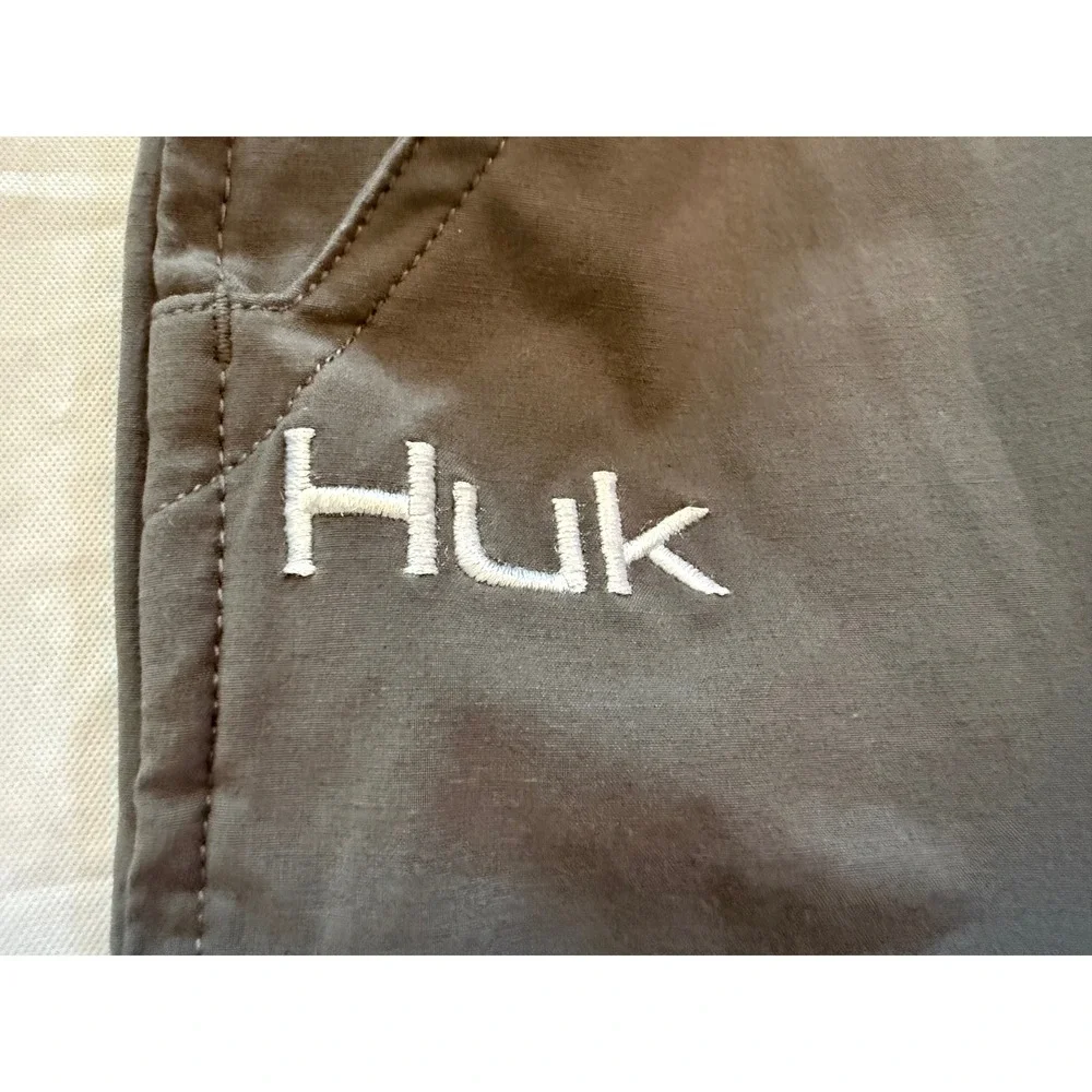 Huk Performance Fishing Shorts Mens Size Medium Gray Sun Protection Cargo